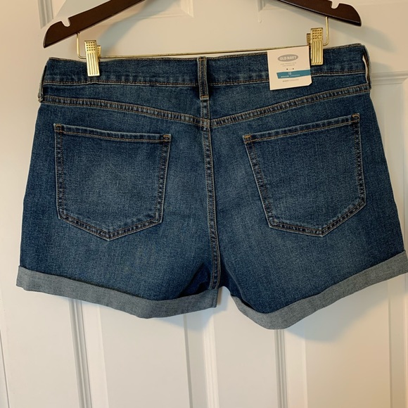 Old Navy 3.5” Jean Shorts - Picture 3 of 4